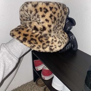 faux leopard print fur bucket hat